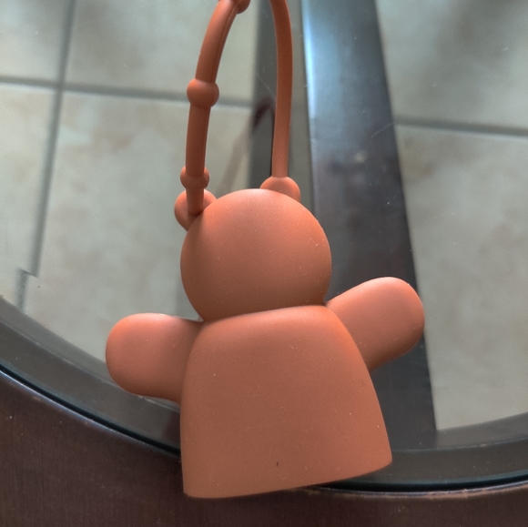 NEW Gingerbread Man Winter Hand Sanitizer Holder Pocketbac Keychain Charm - Picture 2 of 3